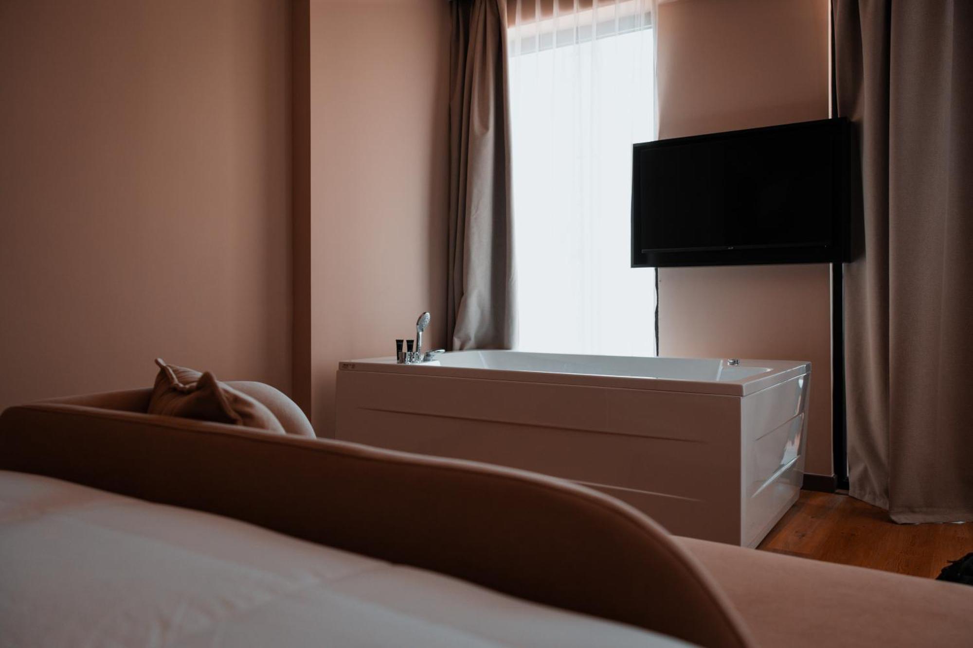 Отель Royal G Deluxe Shkallnur Экстерьер фото
