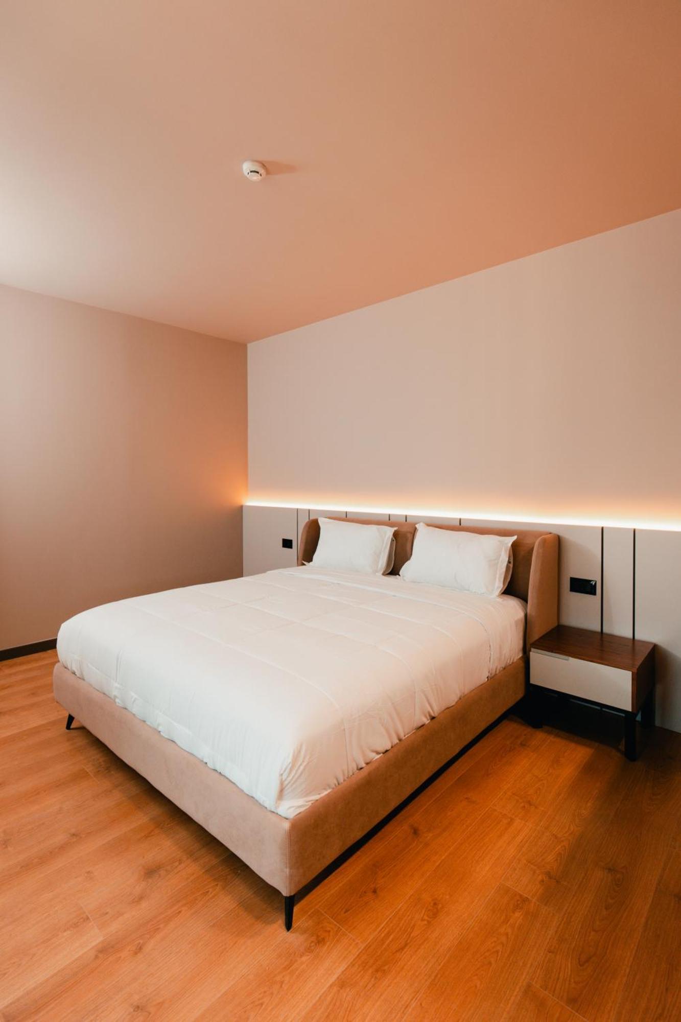 Отель Royal G Deluxe Shkallnur Экстерьер фото